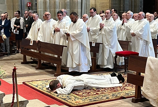 GONZALO YA ES SACERDOTE DEL PRESBITERIO DE ASTORGA