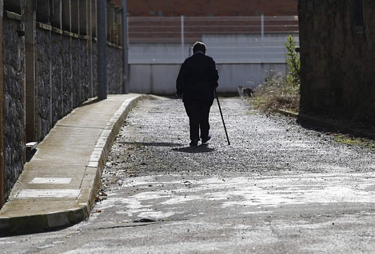 Programa de acompañamiento a personas mayores de Cáritas Astorga