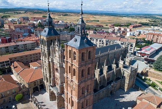 HORARIOS DE LA CATEDRAL DE ASTORGA EN EL PUENTE DE DICIEMBRE