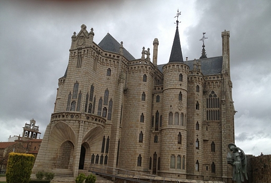 EL PALACIO DE GAUDÍ, EN LA 7 DE CASTILLA Y LEÓN